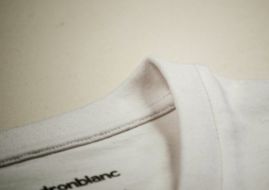 T-shirt Homme Pistol Boutique - Col V Profond Blanc, Effet Délavé Et Perforé