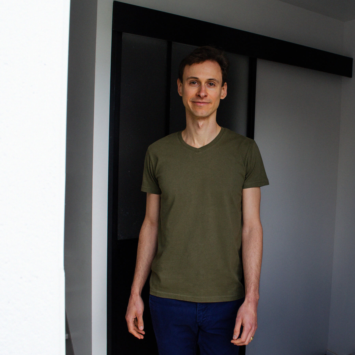 T-shirt col V kaki aviateur pour homme - GoudronBlanc