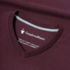 Encolure du T-shirt col V rouge bourgogne - GoudronBlanc