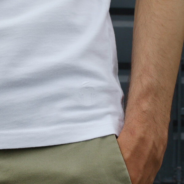 Logo brodé du T-shirt Alphonse blanc - GoudronBlanc