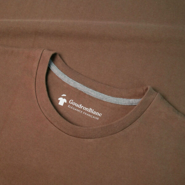 Encolure col rond du T-shirt marron choco - GoudronBlanc
