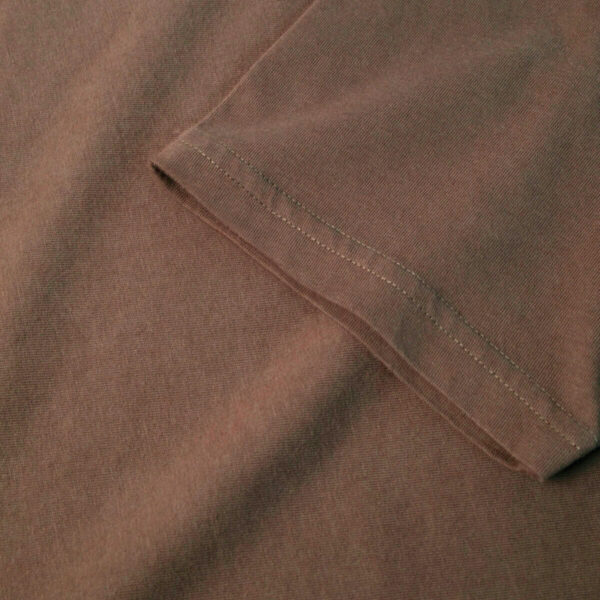 Manche du T-shirt marron choco - GoudronBlanc