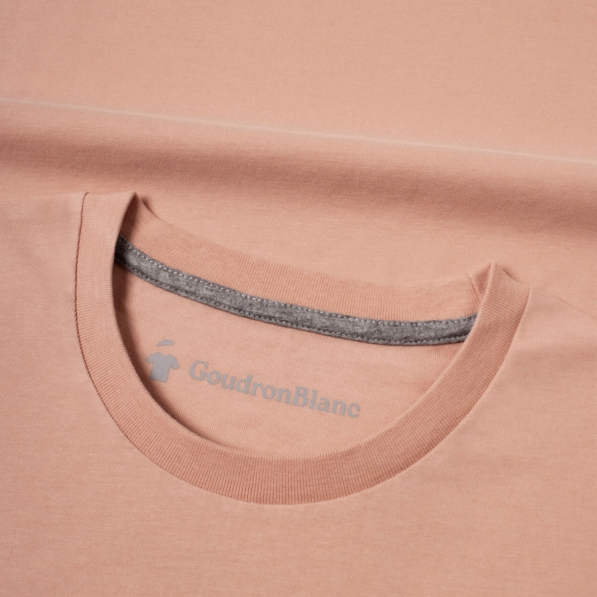 Encolure col rond du T-shirt souffle de quartz - GoudronBlanc