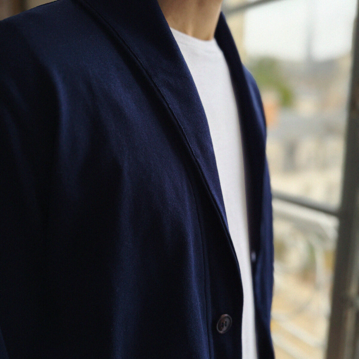 Col châle du cardigan bleu abysse pour homme - GoudronBlanc