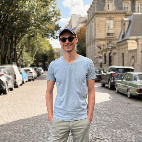 T-shirt col V bleu silex pour homme - GoudronBlanc